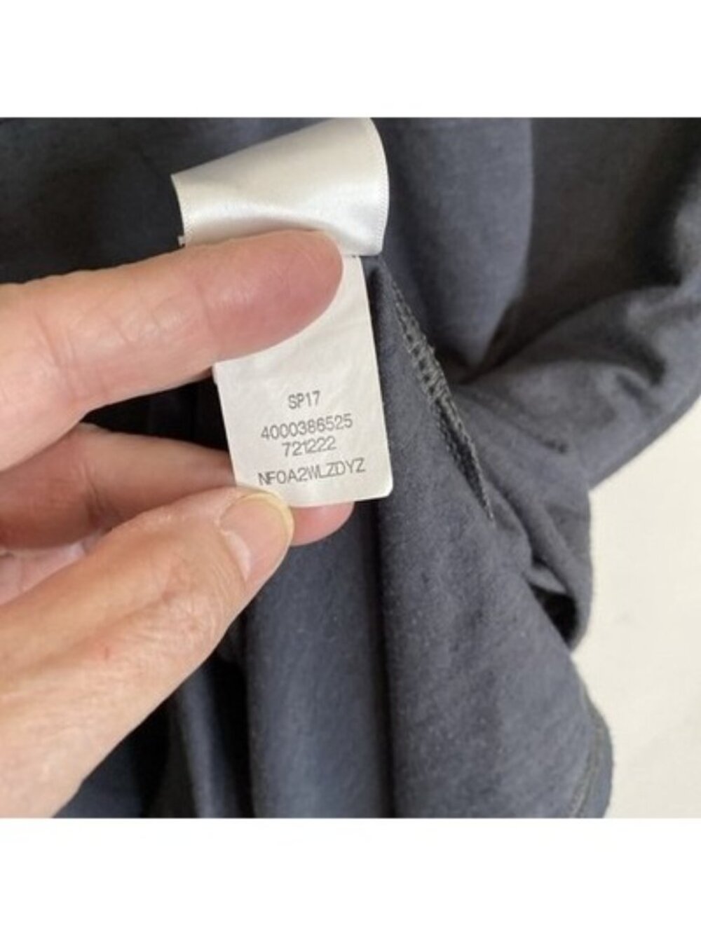 The North Face V-neck E Z T-shirt Dress Sz XS Gray Zip Pockets Outdoors Hiking - Picture 14 of 16
